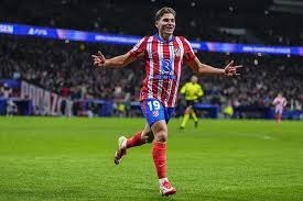 塔图姆脚踝扭伤进入更衣室：3+1坚持罚球全场高呼MVP 小萨垫脚吃恶犯