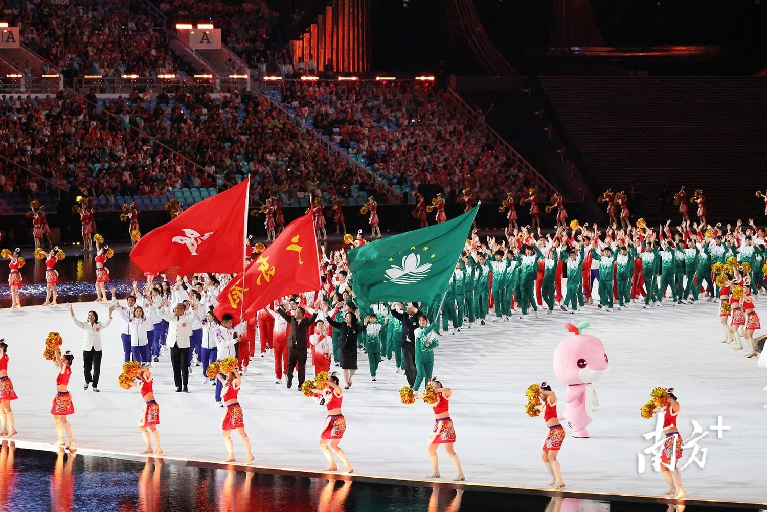 [NBA]芬尼·史密斯分底角 霍勒迪底线抛投命中